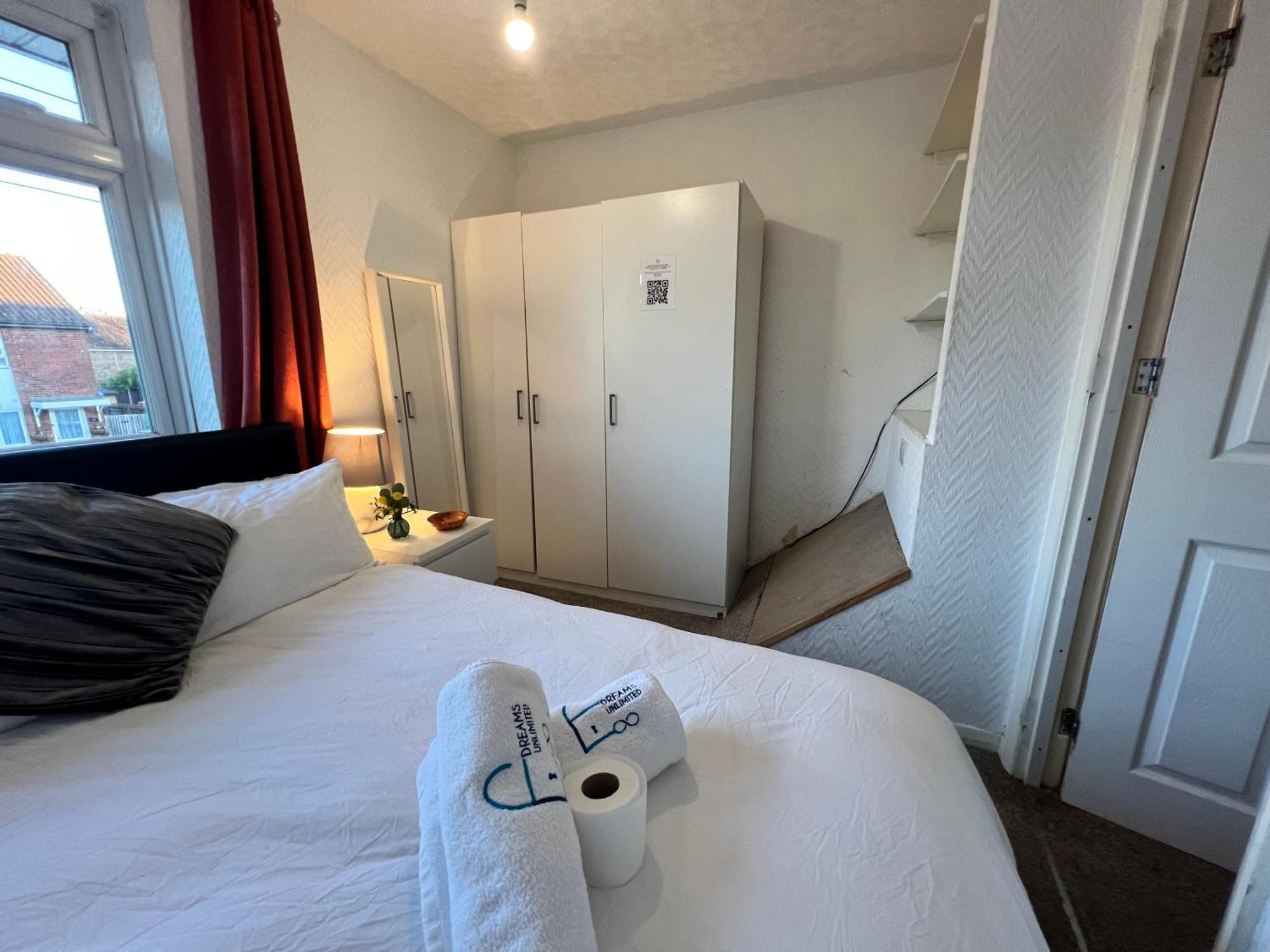 33Sm Dreams Unlimited Serviced Accommodation- Staines - Heathrow Stanwell Kültér fotó