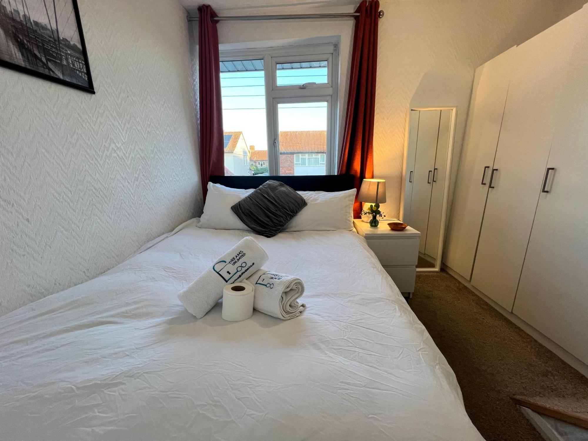 33Sm Dreams Unlimited Serviced Accommodation- Staines - Heathrow Stanwell Kültér fotó